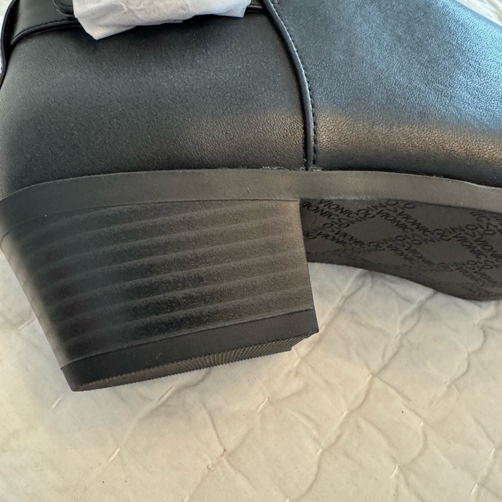 Vionic Millie black leather bootie with silver buckle & side zipper - 9.5W NEW - Picture 5 of 13